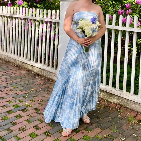 Revelry Saylor Floral Dress - Picture 10 of 11